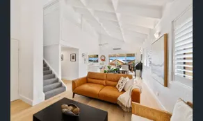 Magical Hardy's Bay Waterfront Apartment - Image 3