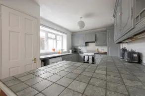 Chingford Base, Views, Free Parking, Work Stays - Image 4