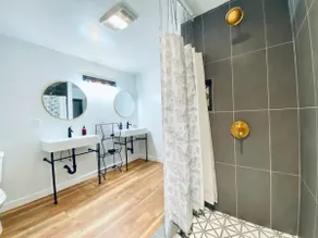 3BR/XL-BTH, 5 min to Downtown, Large Gated Parking - Image 4