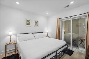 Stylish Brookland Unit Close to Coffee and Stores - Image 2