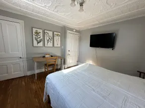 Quiet, Central Apartment in Historic Neighborhood - Image 3