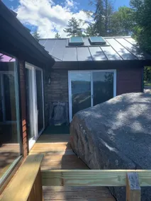 Luxurious and very private lake front cottage - Image 3