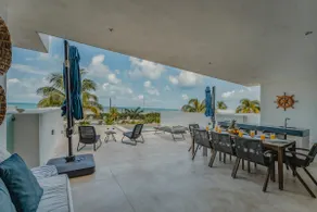Exclusive oceanfront villa with private pool - Image 2
