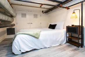 Comfy Loft Apt A/C 2Beds Private Balcony - Image 3