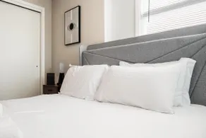 Chic and Comfortable 1BR Apartment near Bradley U - Image 2