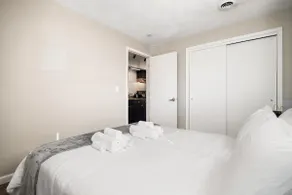 Chic and Comfortable 1BR Apartment near Bradley U - Image 5