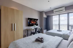 Panoramic 58F View at Knightsbridge! 2 Queen Beds! - Image 2