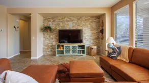 Beautiful Family Home With Pool/Smart TV/AC - Image 2