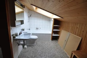Cozy chalet overlooking the lake and mountains - Image 3