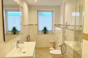Spacious room with balcony on the 2nd floor - Image 3