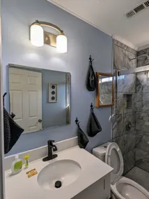 Stylish Downtown Apt | Unit #3 | Near Everything! - Image 5