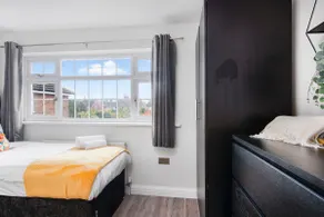 Gravesend 3 Beds by JADA Homes - Image 4