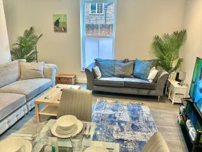 Contemporary Charm by Poole Quay - Two Bedroom Apartment with Garden - Image 4