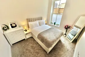 Contemporary Charm by Poole Quay - Two Bedroom Apartment with Garden - Image 2