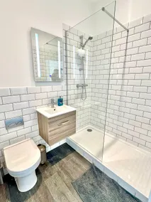 Contemporary Charm by Poole Quay - Two Bedroom Apartment with Garden - Image 3
