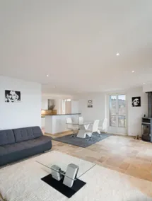 Apartment with stunning lake views - Image 2