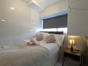 Modern & Cosy Bedsit - Free Parking - Image 2