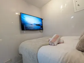 Modern & Cosy Bedsit - Free Parking - Image 3