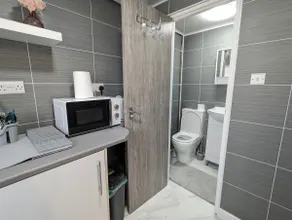 Modern & Cosy Bedsit - Free Parking - Image 5