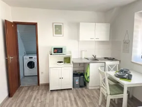 Nice place, convenient location - Image 5