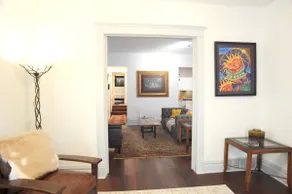 Renovated 1901 Art filled home in old town - Image 3