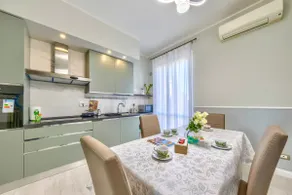 T&F HOUSE Comfortable Apartment with Private Parking - Image 5