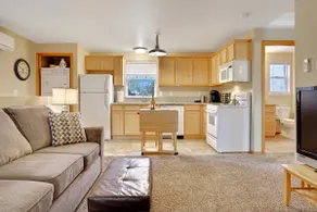 Upstairs Apartment close to Hospital - Image 2