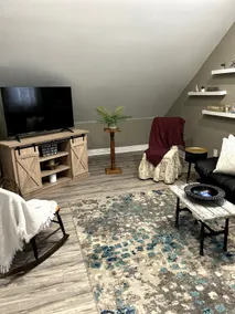 Upstairs Oasis - Image 3
