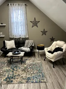 Upstairs Oasis - Image 4