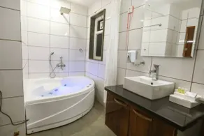 Apartment with garden | Perfect for remote work - Image 2