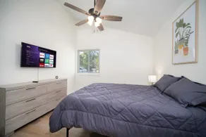 Coastal Getaway: Art, Sea, Pet-Friendly - Image 5