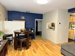 Cozy 1 Bedroom Ground Level Apartment - Image 2