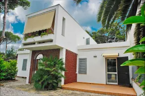 Villa with private pool a stone's throw from the beach. - Image 3