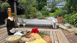 The Cricket House - Family & Pet-Friendly Home - Image 2