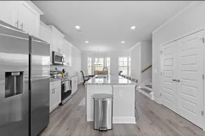 Luxury 2 bedrooms, 2.5 baths - Image 2