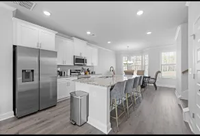 Luxury 2 bedrooms, 2.5 baths - Image 3