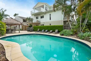 Modern stylish resort style Noosa River stay - Image 5