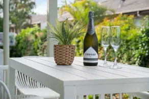 Modern stylish resort style Noosa River stay - Image 4