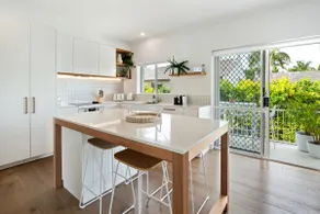 Modern stylish resort style Noosa River stay - Image 2