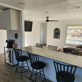 2BR Gem: Modern Comfort & Style - Image 2