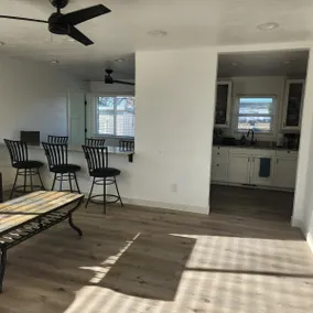 2BR Gem: Modern Comfort & Style - Image 4
