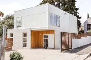 Luxurious home with Calming view in Hobart - Image 5