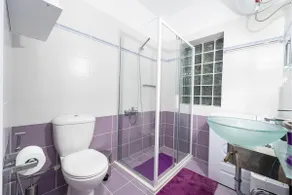 Colorful city apartment - Image 5