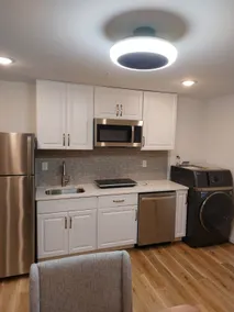New spacious private guest suite - Image 4