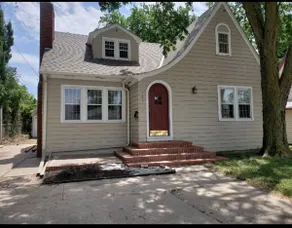 The Comfy Cottage-4 BR, 2 BA, Sleeps up to 10! - Image 4