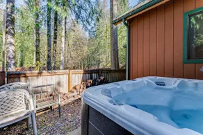 Cozy Cabin near Mt Hood w/ Hot Tub - Image 4