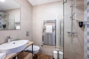 AA106 apartman with free parking - Image 5