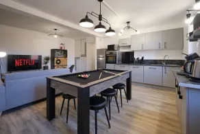Beautiful*4-room apartment*city center*WIFI*Billiards*Netflix* - Image 2