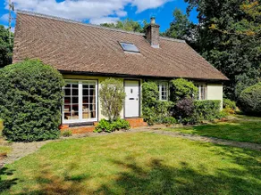 Picturesque 4 Bed Cottage Lingfield, Surrey - Image 2