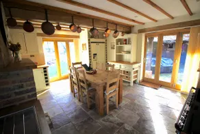 Picturesque 4 Bed Cottage Lingfield, Surrey - Image 4